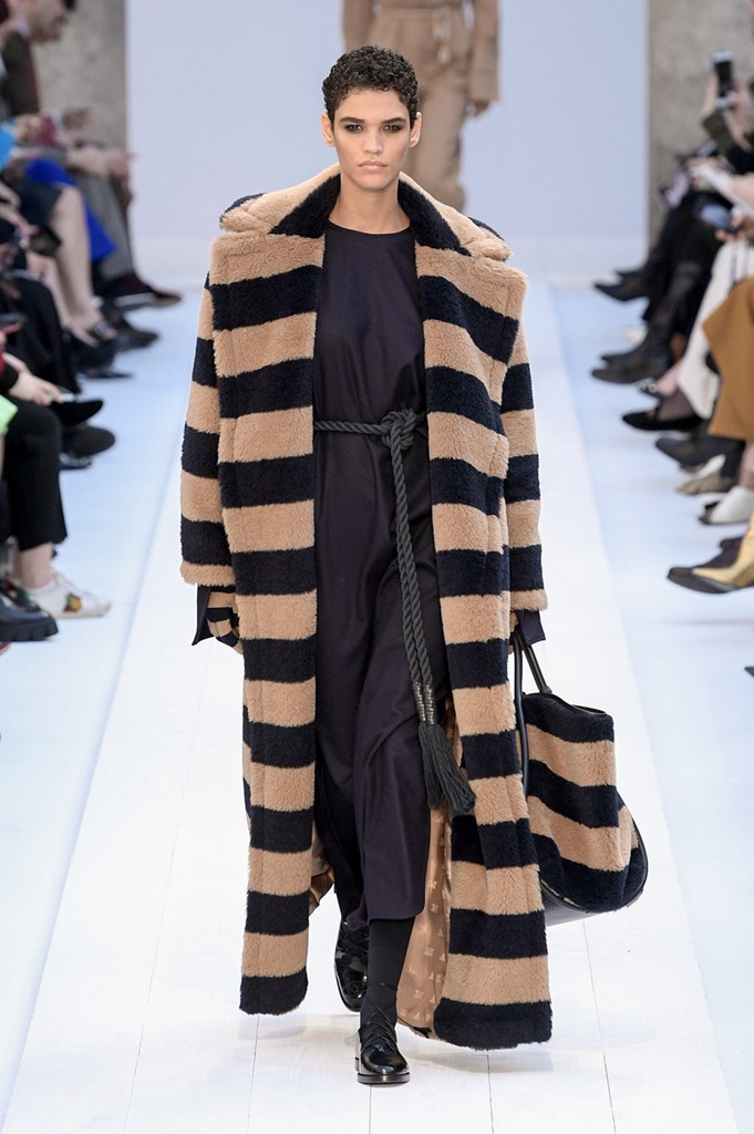 Sfilata max mara sale autunno inverno 2021